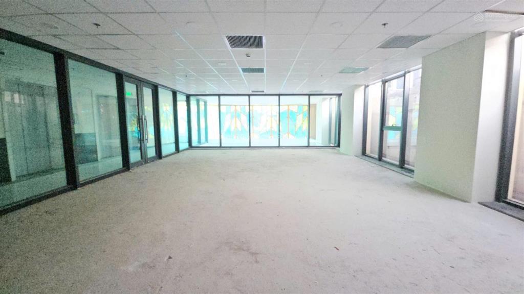 Bán tòa nhà mặt tiền hoàng việt  hợp đồng thuê 380tr  2hầm  10 lầu  giá chỉ 80 tỷ  2 thang máy