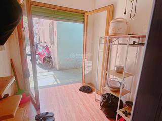 Nhà trống coi thoai mái roi nha ae sạch sẽ , tìm đâu ra một căn nhà 3 tầng, sổ riêng, giá chỉ