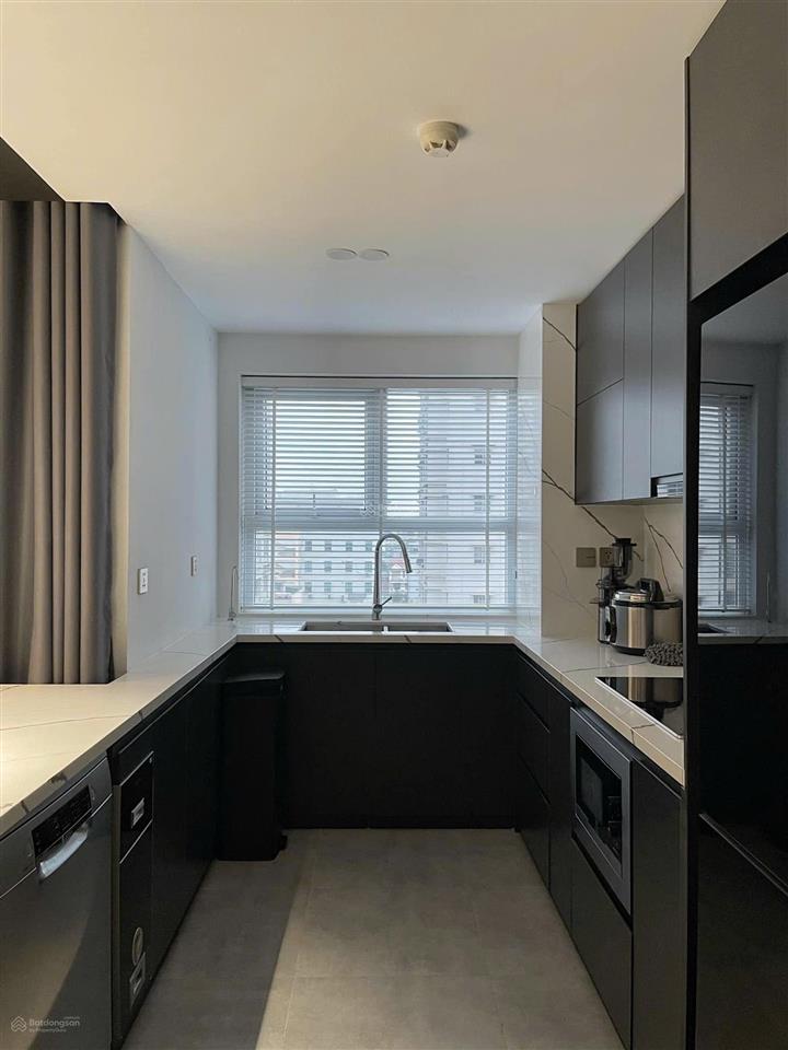 Tôi cần bán gấp căn hộ royal city 103m2 3pn full nội thất cao cấp giá 10 tỷ  tôi 0392 040 ***