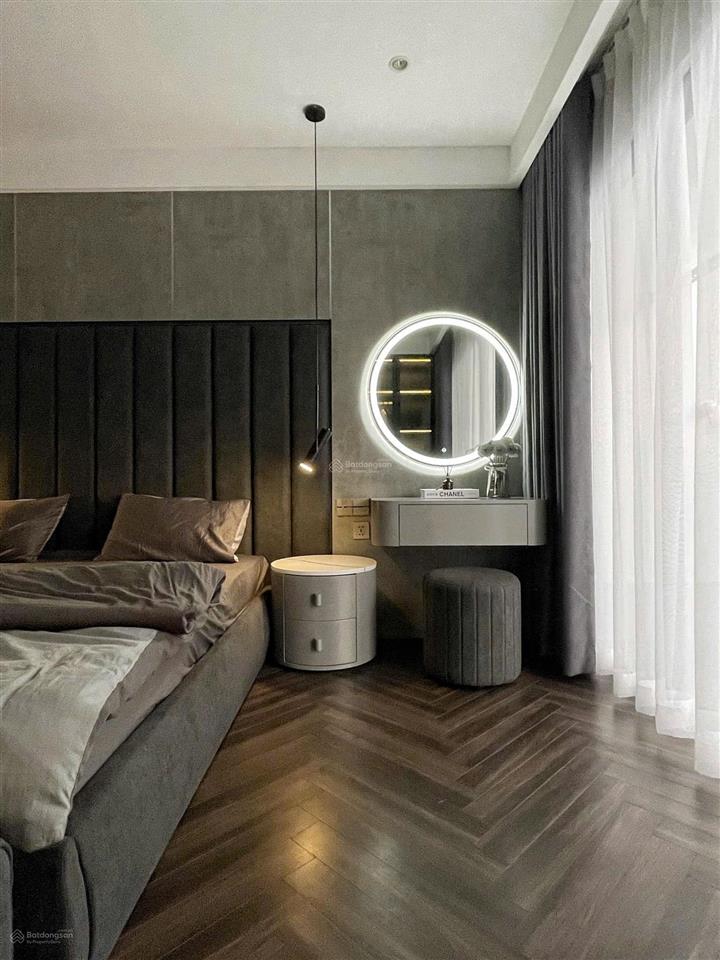 Tôi cần bán gấp căn hộ royal city 103m2 3pn full nội thất cao cấp giá 10 tỷ  tôi 0392 040 ***