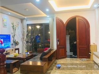 Cho thuê biệt thự để ở, 4 phòng ngủ, full nội thất gỗ. giá 25tr tại vinhomes gia lâm