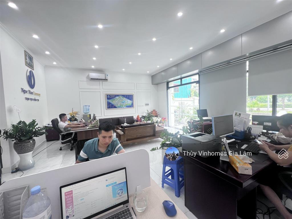 Giá chỉ 18tr/tháng tại trục ha02 làm văn phòng kết hợp ở tại vinhomes ocean park gia lâm