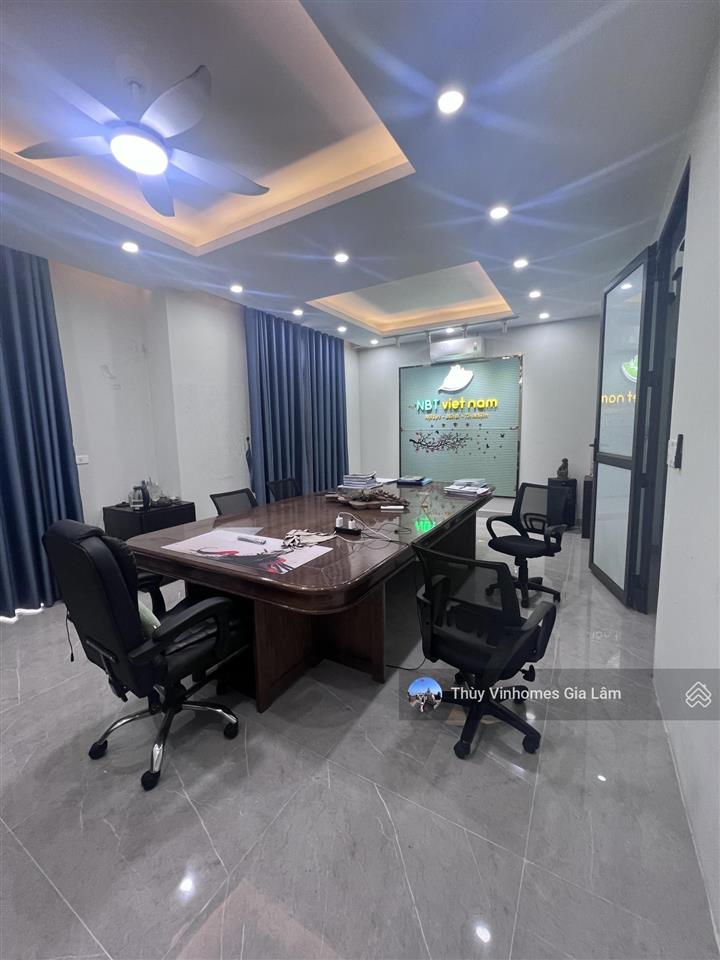Giá chỉ 18tr/tháng tại trục ha02 làm văn phòng kết hợp ở tại vinhomes ocean park gia lâm
