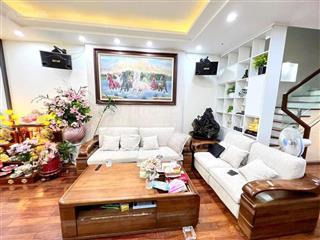 Bán nhà trần thái tông 45m2 x 5 tầng, mt 4m, ô tô tránh cạnh nhà, đường thông, nhà mới đẹp