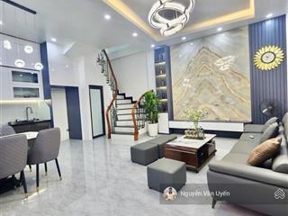 Bán nhà vip 58m2 x 7 tầng. cầu giấy. nhà xây chắc chắn. dòng tiền cho thuê 500tr năm. pccc đầy đủ