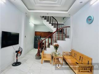 Bán nhà cạnh quận ủy cầu giấy 36m2 x 6 tầng 7,6 tỷ, nhà dân xây, chủ vẫn đang ở, ngõ rộng, thoáng