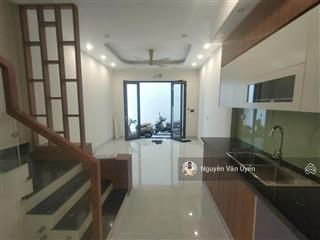 Bán nhà lạc long quân 54 m2x6 tầng x 10,9 tỷ, nhà mới kính koong, nội thất xin xò, ngõ rộng thoang