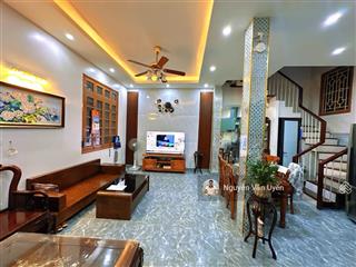 Nhà siêu hót doãn kế thiện, 64 m2  4 tầng 1 tum  giá 13.2 tỷ. cách ô tô đúng 10m.giá đầu tư...