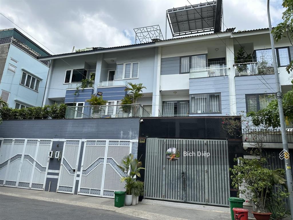 Căn nhà đẹpởvp 5x20nguồn thuê 35tr/1thángngaytăng nhơn phúkhu an ninhđối diện tr cđ c.thương