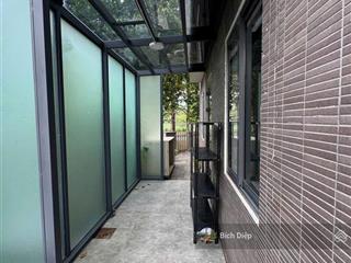 Cần bán gấp căn biệt thự ven sôngvị trí vipkhu compound. dt 218m2. đối diện liên phường,global