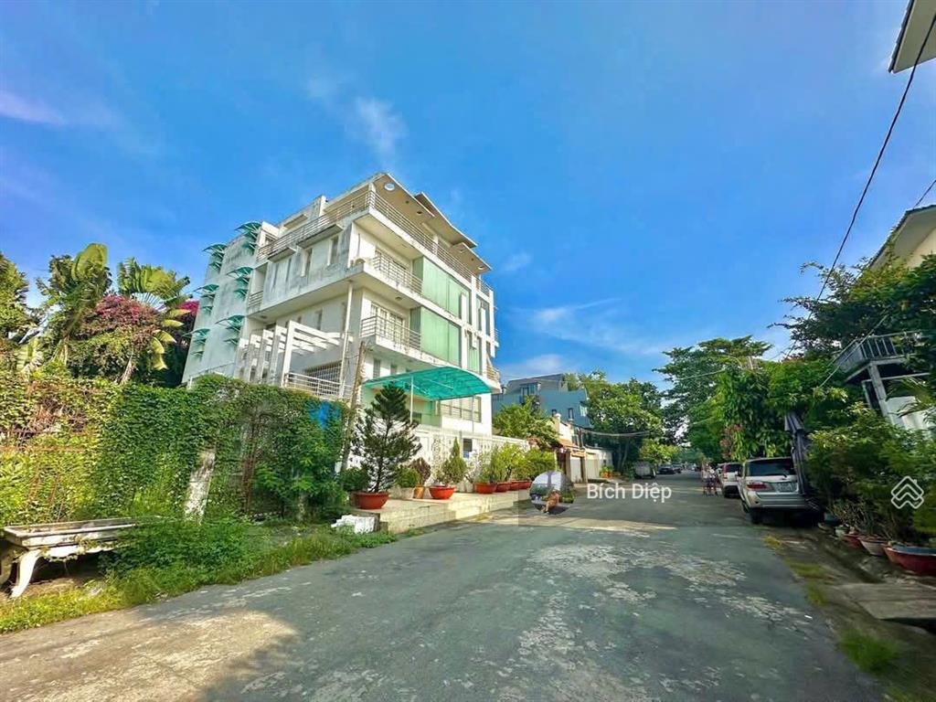 Giảm giá 1/2 so với thị trường. bán lô đất biệt thự (16x26), ngay nhánh sông,gigamal, phạm văn đồng