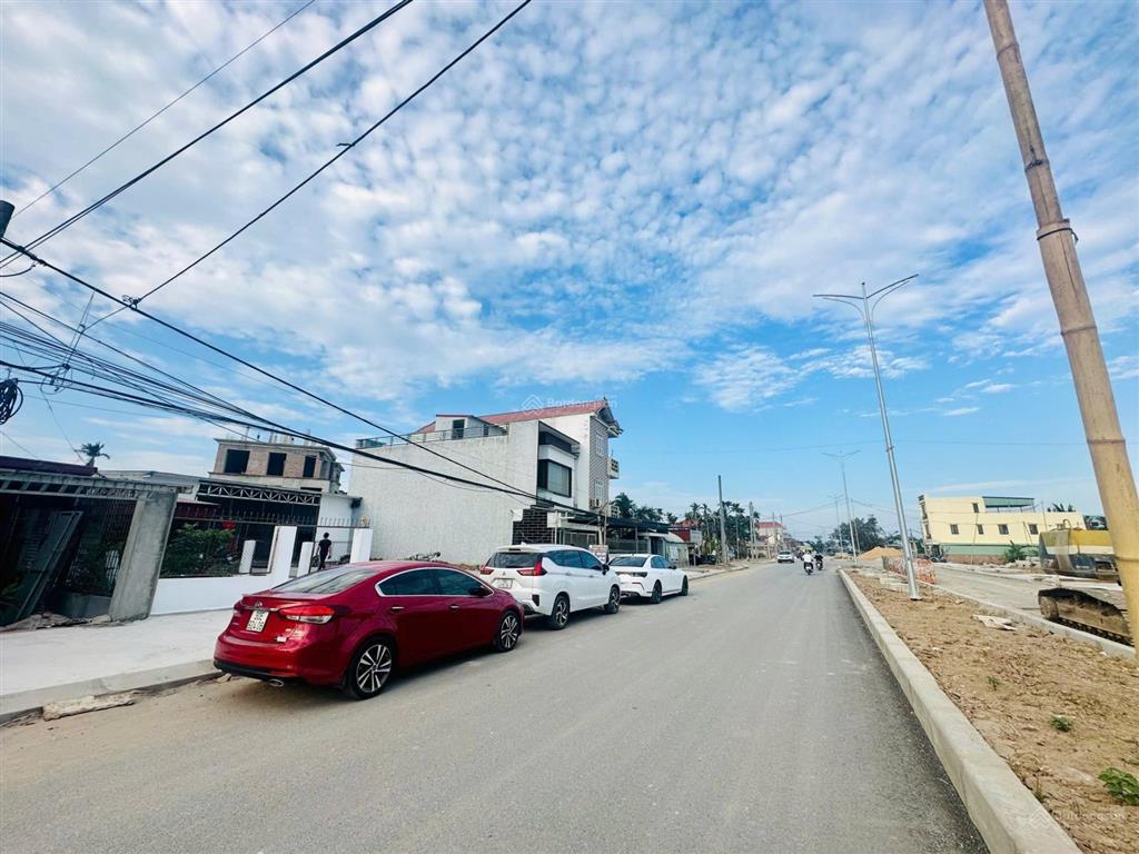 Bán 120m2 mặt đường hải phong  dương kinh  hải phòng. chạy thẳng vào vinhomes golden city 500m