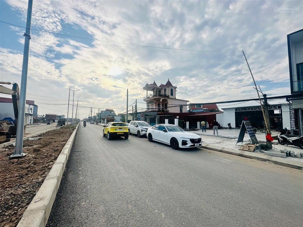 Bán 120m2 mặt đường hải phong  dương kinh  hải phòng. chạy thẳng vào vinhomes golden city 500m