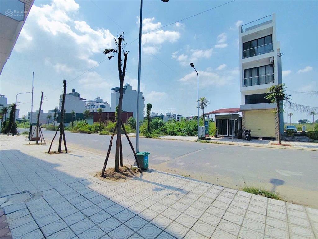 Bán đất ngay mặt tiền đường kđt mới ở giáp tp. hcm