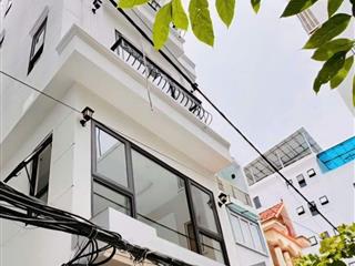 Siêu phẩm Phạm Văn Đồng, Lô góc, Thang máy vù vù, 31m2 ,8.7 tỷ