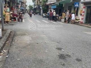 Siêu hiếm căn hộ đầu hồi tt may 10 phúc lợi long biên ô tô đỗ cửa, sân chơi rộng dt 35m nhỉnh 1 tỷ