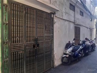 Bán nhà văn la 3 tầng x 47m2 cũ, 3 phòng ngủ, ôto đỗ cửa