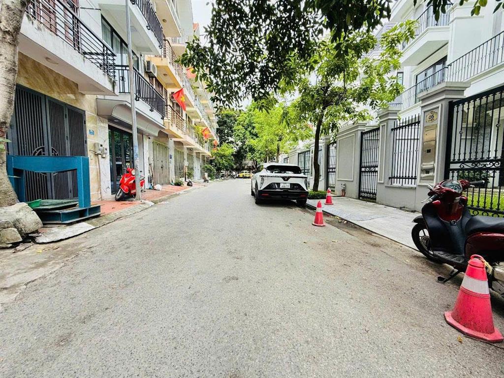 Bán nhà kđt dương nội, phân lô, vỉa hè rộng dt 50m, 4 tầng giá 15,25 tỷ ctl