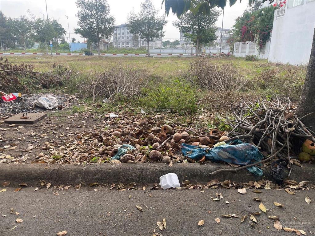 Bán gấp lô đất nền 100m2 view trường học quốc tế đâu đích đường hùng vương tân an