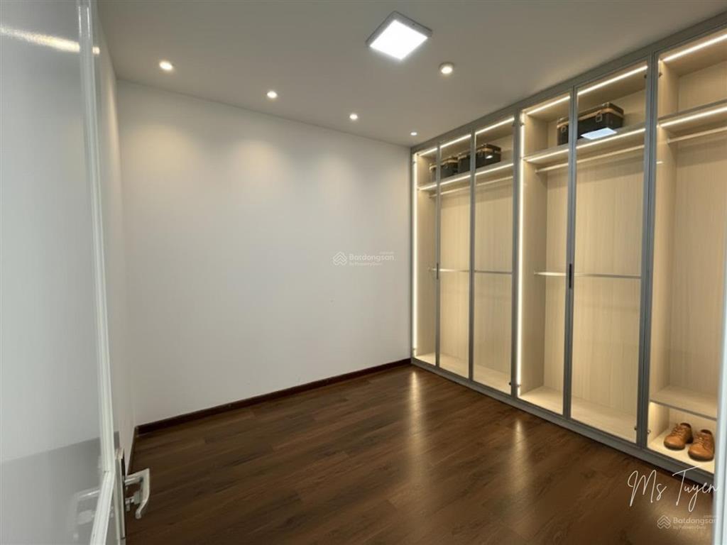 Chủ dọn đi cần bán căn 3pn 76m2  cạnh căn góc, xa thang máy  tầng trung tránh ồn và bụi  nhà mới