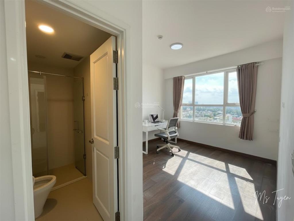 Chủ dọn đi cần bán căn 3pn 76m2  cạnh căn góc, xa thang máy  tầng trung tránh ồn và bụi  nhà mới