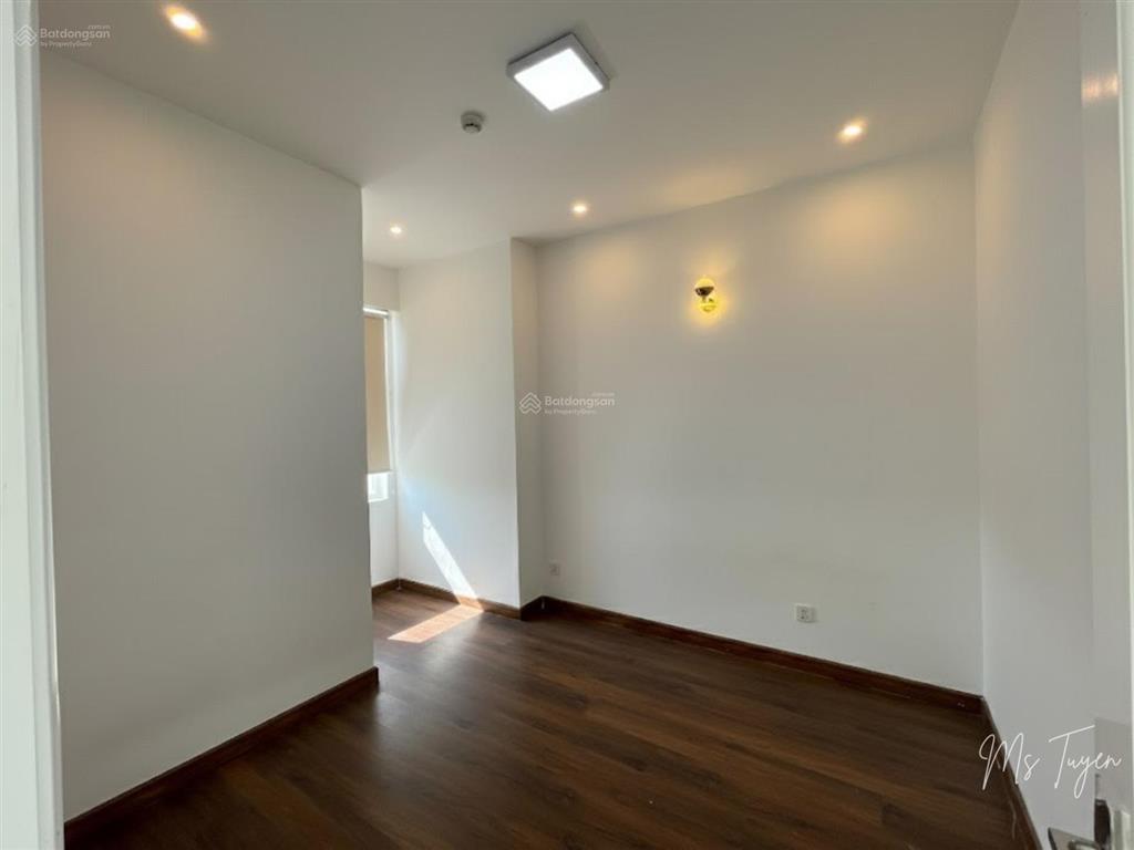 Chủ dọn đi cần bán căn 3pn 76m2  cạnh căn góc, xa thang máy  tầng trung tránh ồn và bụi  nhà mới