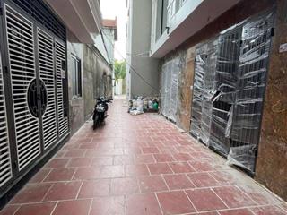 Thật sự là quá đẹp, nhà 5 tầng vị trí đẹp trung tâm xã đông la, dân cư đông đúc tiện ích ngập tràn