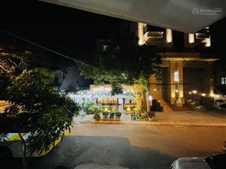Bán nhà mặt chợ kinh doanh đỉnh giá trên 10 tỷ.