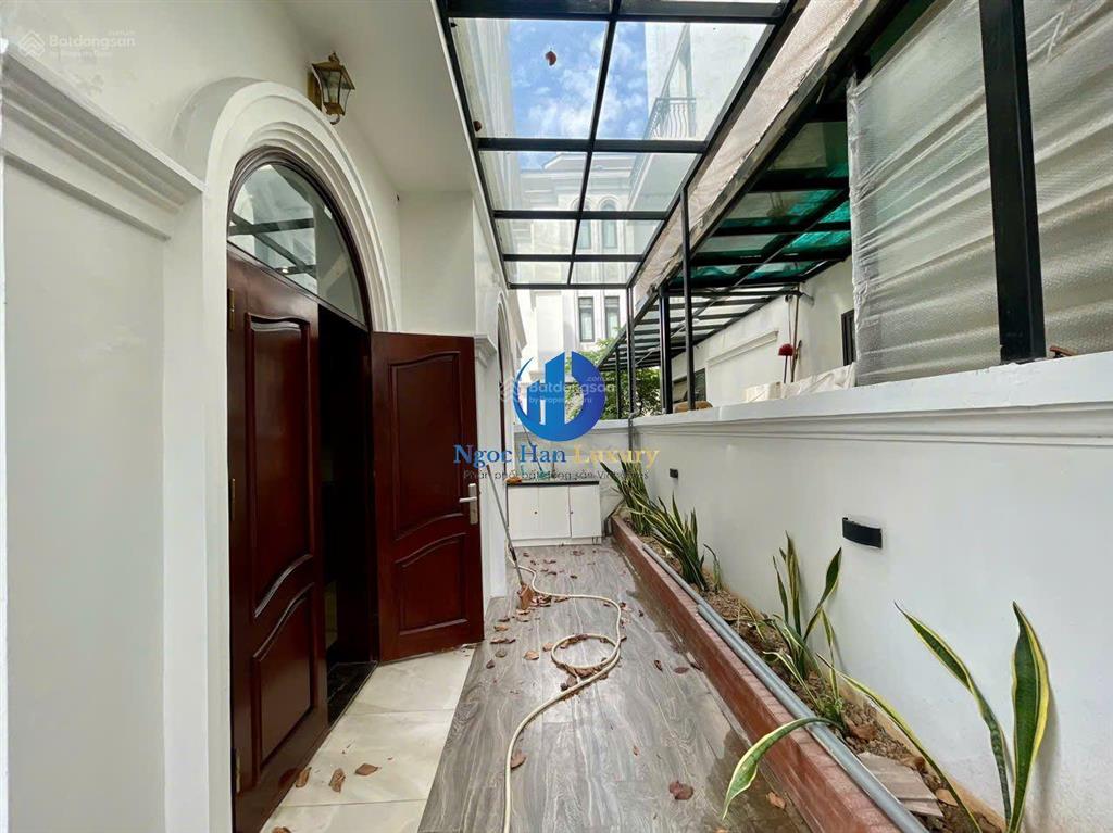Hót ! giá 25 triệu/ tháng biệt thự san hô, full nội thất, cạnh hồ 24,5ha