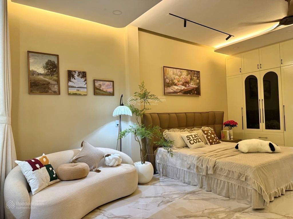 4x25m  5 tầng  full nội thất  thang máy  đường 12m có lề  nhà mới đẹp  10p aeon tên lửa