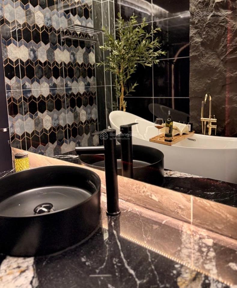 4x25m  5 tầng  full nội thất  thang máy  đường 12m có lề  nhà mới đẹp  10p aeon tên lửa