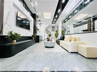 Siêu phẩm 5 tầng thang máy, cách ô tô tránh vài bước, nhà đẹp ở ngay, công năng đầy đủ 45m2*5 tầng.