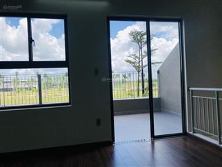 Chính chủ bán shophouse trệt + tầng 1, block b2, có sân 24m2  3,5 tỷ, 120m2, 3 pn, có hđ thuê sẵn
