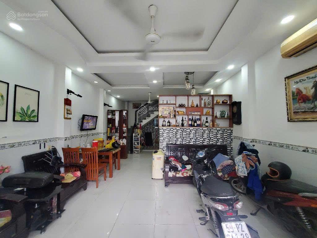 Cần bán gấp nhà 3 tầng btct hoàng hoa thám, tặng full nội thất, 5x11m, chỉ nhỉn 6ty thương lượng.