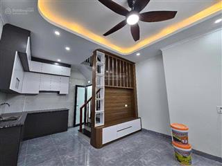 Chị hoa gửi bán, nhà trung tựu 33m2, 5 tầng, giá 5.x tỷ