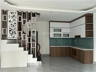 Anh hậu nhờ án nhà liên mạc 35m² x 5 tầng, ô tô vào nhà, cách phố chỉ 30m