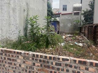 Chị trang cb ngân hàng gửi bán liên mạc mảnh đất vàng, ô tô ngủ trong nhà