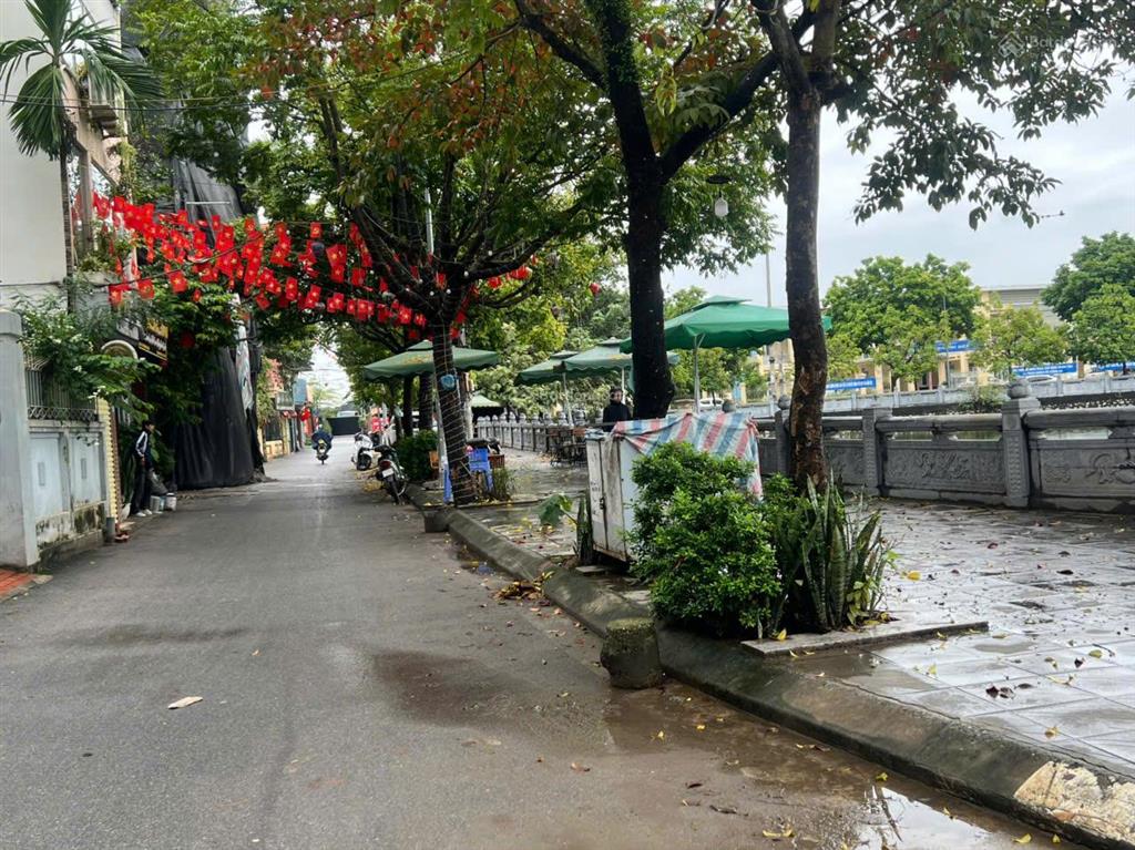 Bán nhà mới liên mạc  cạnh hồ điều hòa, ô tô đỗ ngày đêm, 5 tầng full nội thất giá nhỉnh 5 tỷ