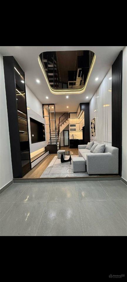 Liên mạc 32m, 5 tầng, ngõ to, thoáng sạch, gần trường c1,2,3, full đồ, ở luôn