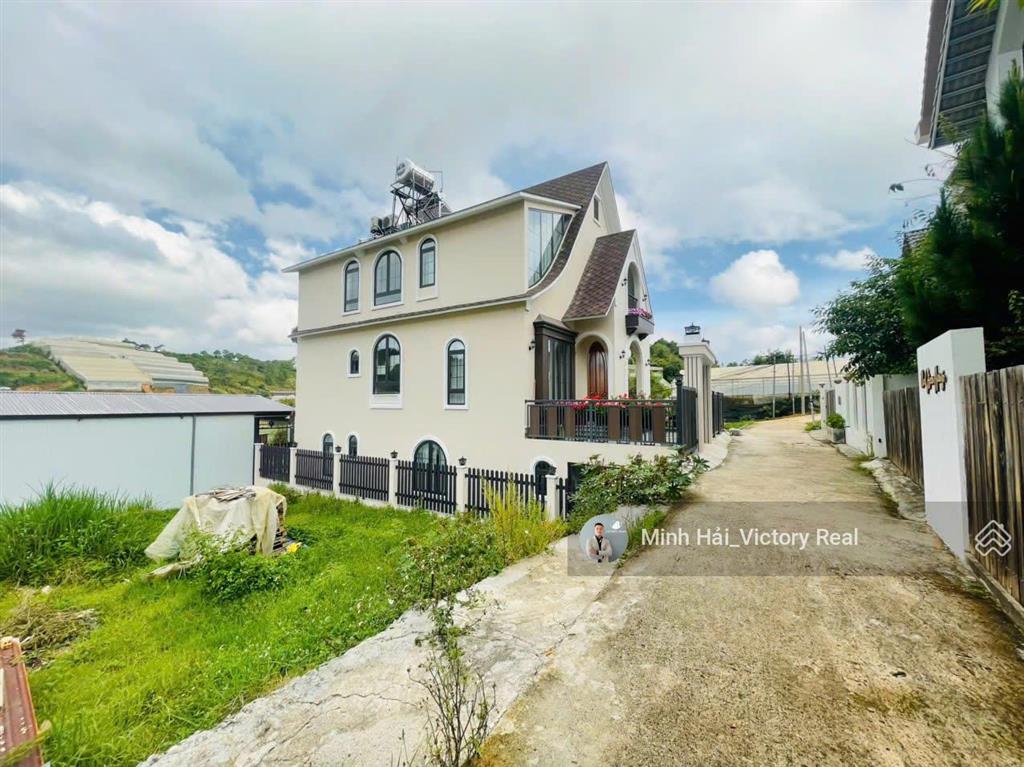 Bán đất biệt lập đẹp đà lạt 200m² 2 mặt tiền, view đẹp thoáng, gần đường chính giá chỉ 6.5 tỷ