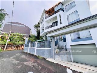 Ngộp bank nhanh bán căn villa đẹp 2 mặt tiền, dt 200.72m2 ngang 15m. đường vạn hạnh, p8, đà lạt