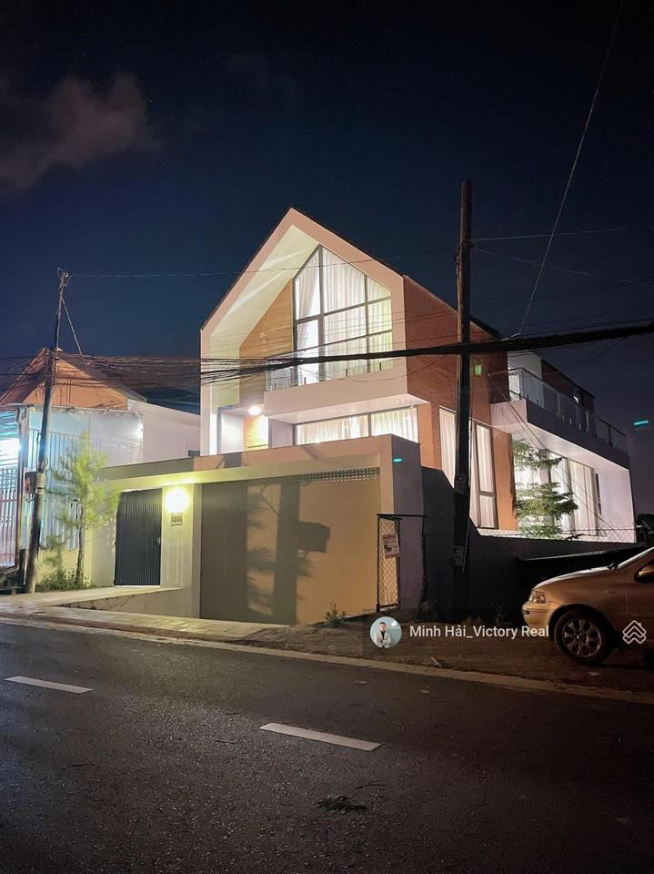 Bán nhanh căn villa hiện đại tâm huyết mặt tiền đường nhựa 10m,dt176m2 (8x22m),đường lý nam đế,p8