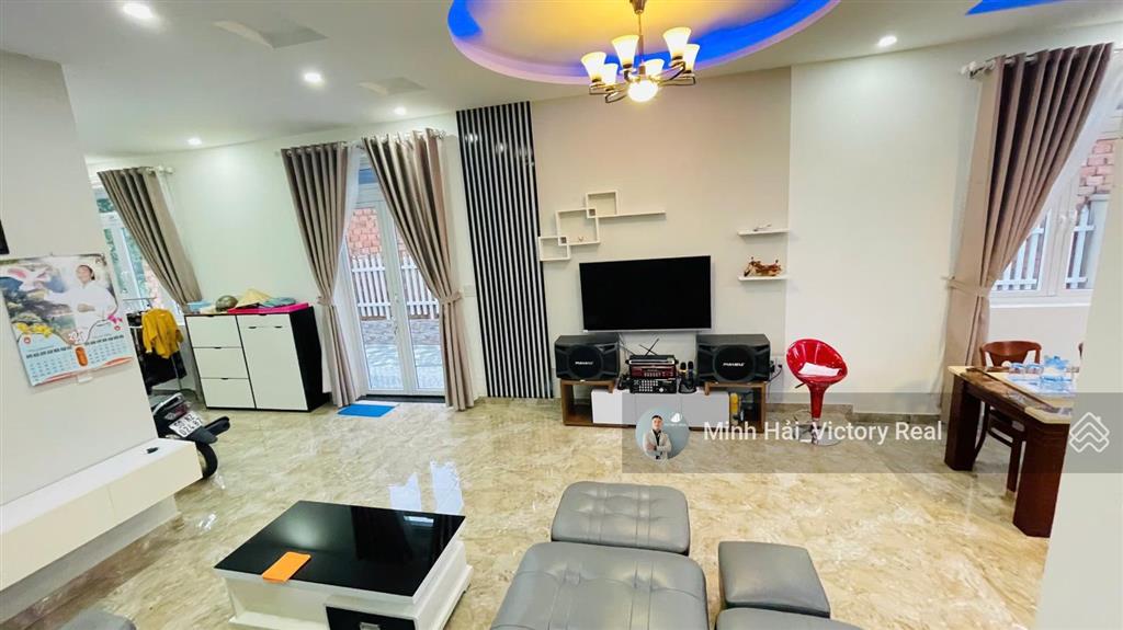 Bán villa/biệt thự đường ô tô lớn hoàng hoa thám, p10. dt 300m2 (10x30m) view thông xanh