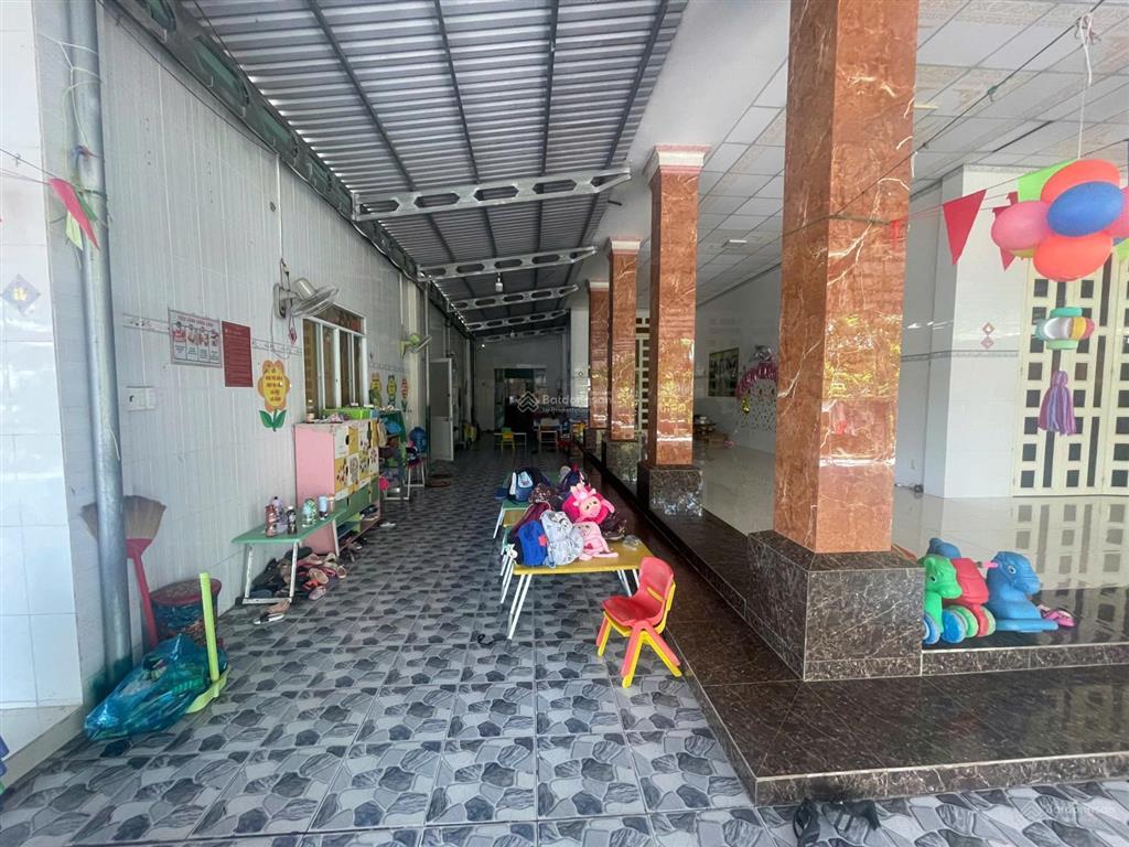 Bán nhà là trường mầm non, mt nhựa ngang 33m, chỉ 4ty9, trảng bàng tây ninh