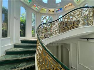 Thành phố giao lưu  biệt thự siêu hiếm  sát hồ điều hoà  nội thất xịn  4 ô tô đỗ