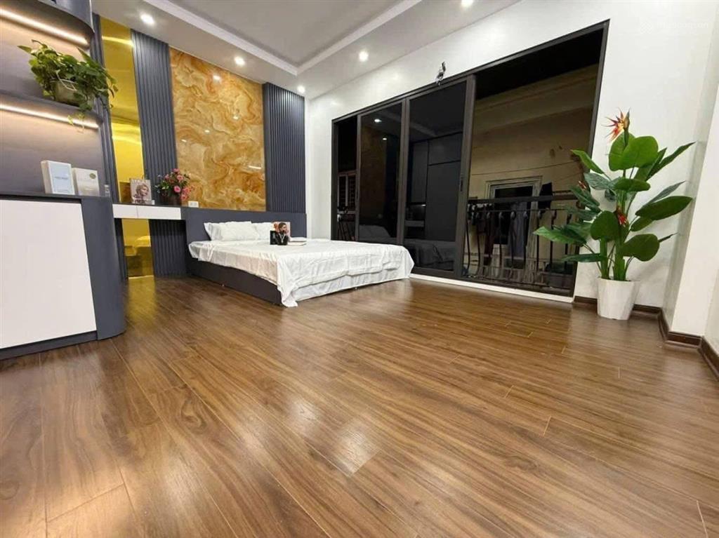 Bán nhà đường cổ nhuế hàng xóm kđt tp giao lưu  thang máy  ngõ rộng 3m  thông kđt resco, 50m ôtô