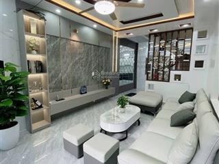 Miễn chê, nhà 5 tầng mới tinh, ngay gần phố xuân thuỷ trung tâm cầu giấy sầm uất, sát phố, 2 thoáng