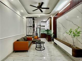 Siêu nét, nhà mới lạc long quân  cầu giấy  vị trí trung tâm, gần ô tô, 40m2 giá chỉ nhỉnh 8 tỷ