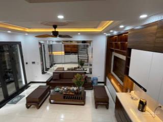 Víp quá. tt cầu giấy  nhà đẹp xuân thuỷ  tặng full nội thất  ngõ thoáng  ở sướng  vuông vắn