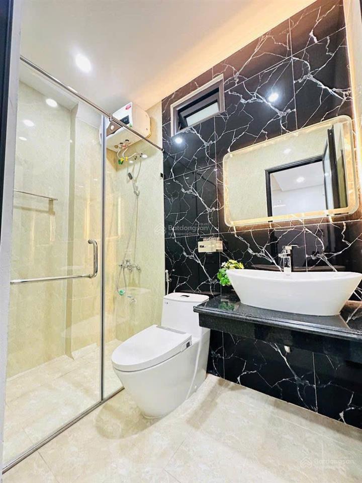 Bán nhà riêng phố cầu giấy, dân xây, ngõ rộng 3m, gần ô tô, cạnh hồ điều hoà, full nội thất.